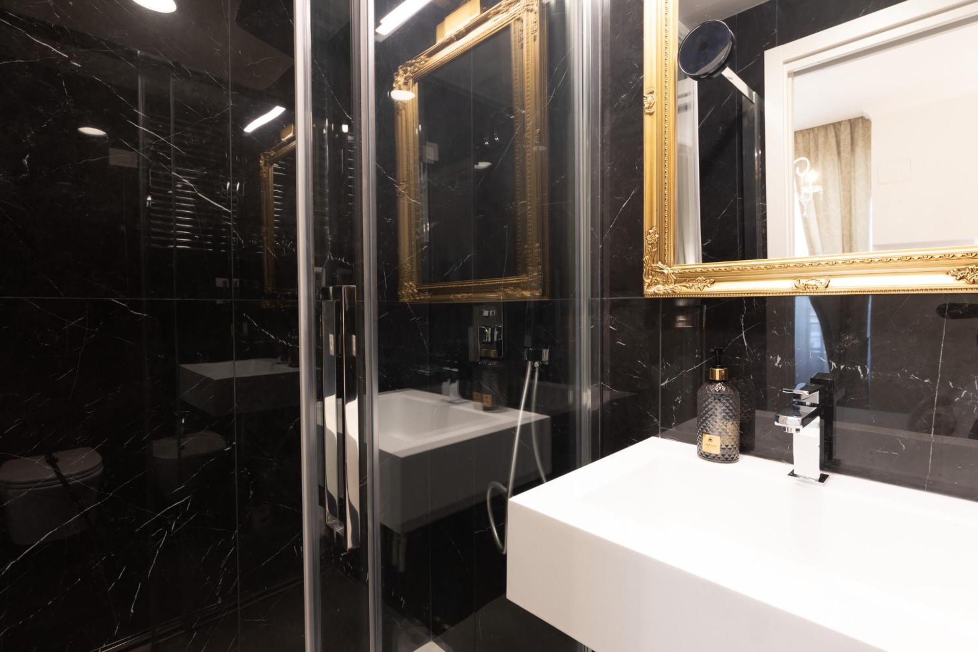 De Vince Suites - Luxury Rooms - Roma Termini ภายนอก รูปภาพ