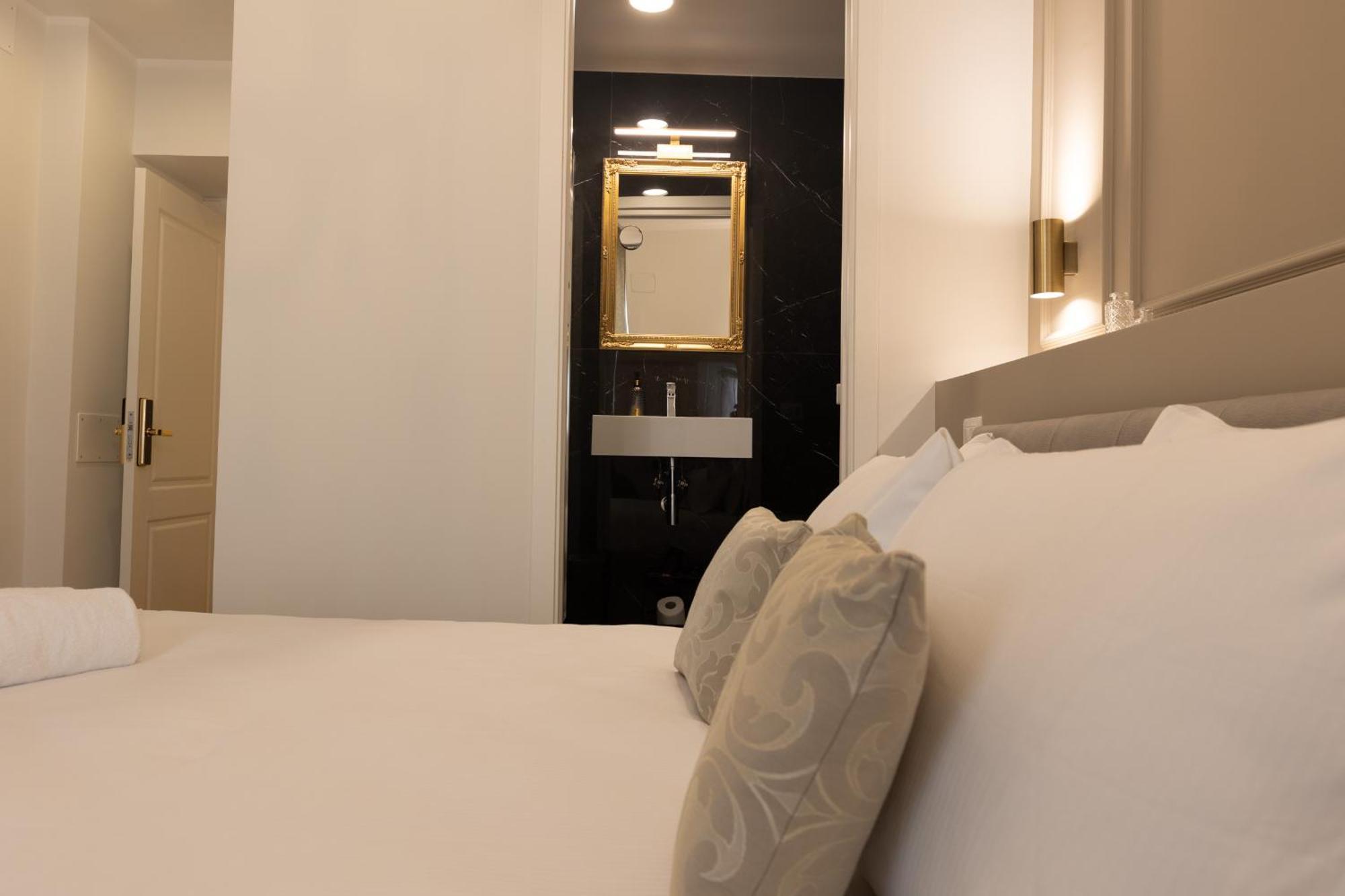De Vince Suites - Luxury Rooms - Roma Termini ภายนอก รูปภาพ